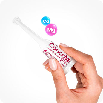 For Conceive Plus Fertility Lubricant Duo Bundle (75ml and 8 Applicators), featuring a single 4g pre-filled fertility lubricant applicator held between fingers, with Ca⁺ and Mg⁺ ion icons floating nearby, highlighting sperm-safe formula and ease of direct vaginal application.